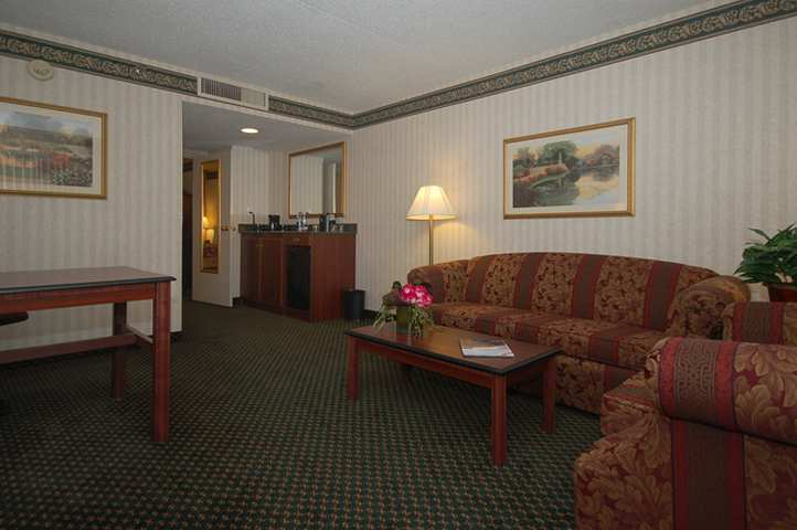 Embassy Suites By Hilton Detroit - Livonia/Novi Exterior foto